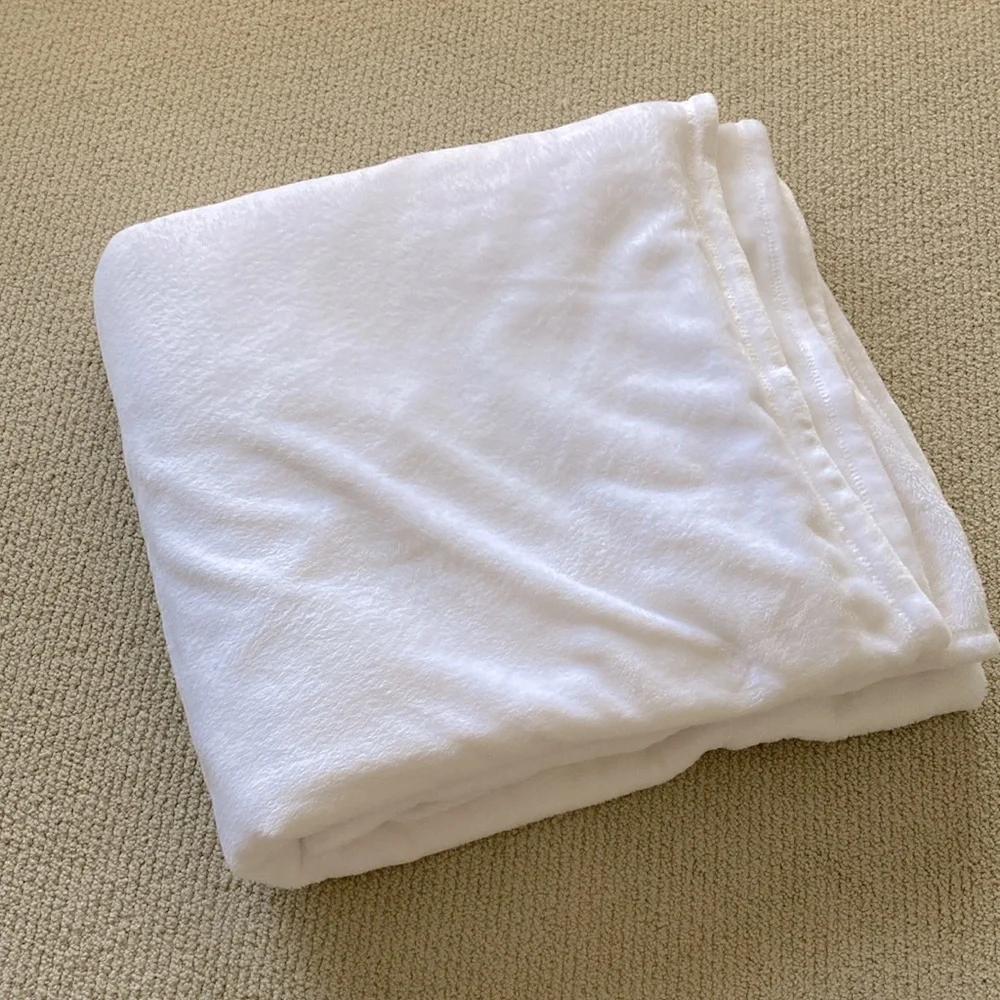 NEW Kate Spade New York White Plush Ultra Soft Blanket Full Queen Size NWOT